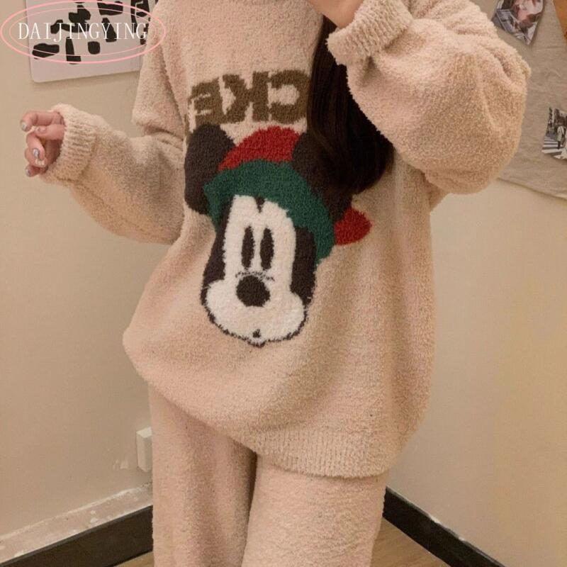 Mickey Mouse Christmas-Themed  - Oversized Crewneck Fleece recension och pris
